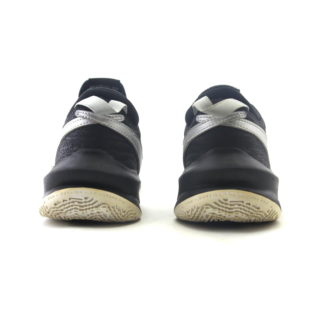 NIKE TEAM HUSTLE D 10