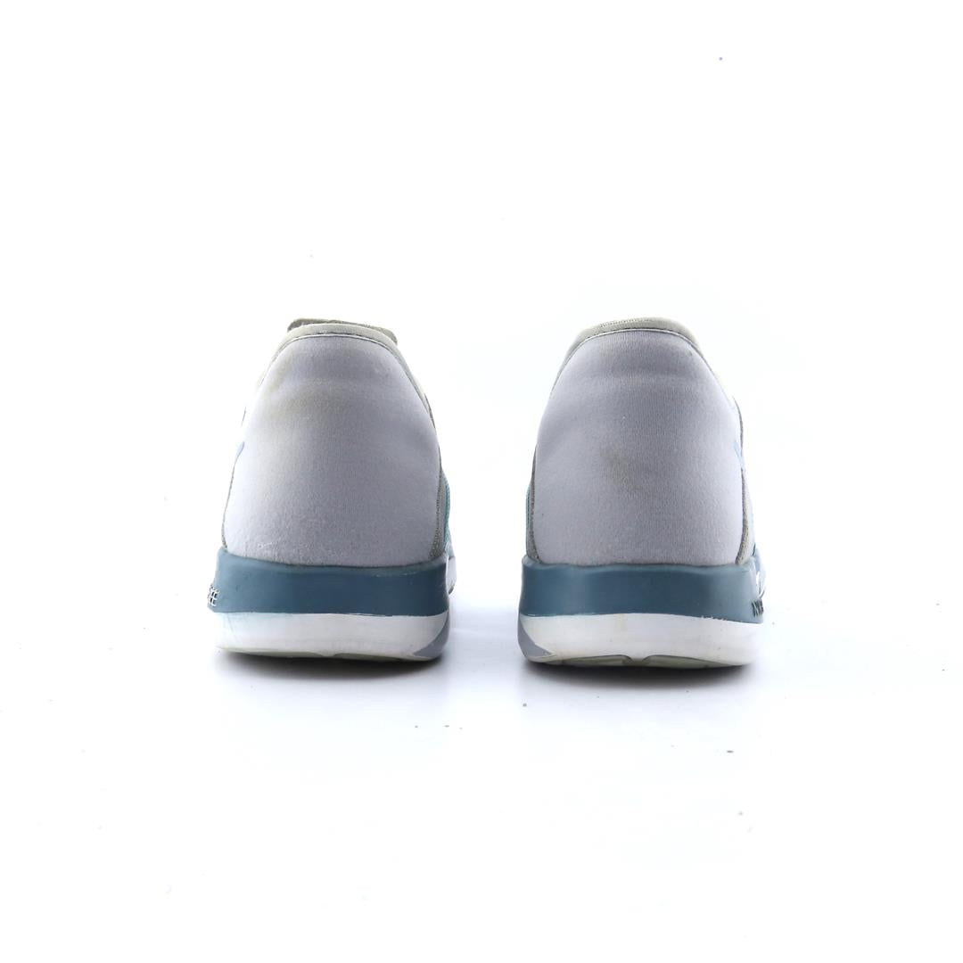 NIKE FREE TR 6