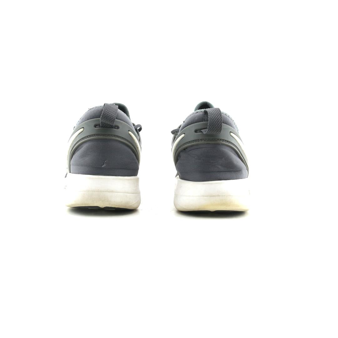 NIKE FREE TR 7