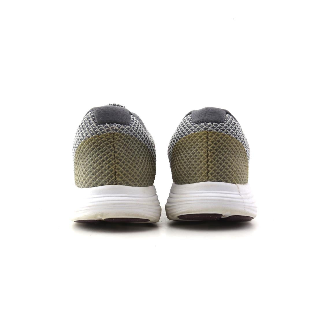 NIKE REVOLUTION 3