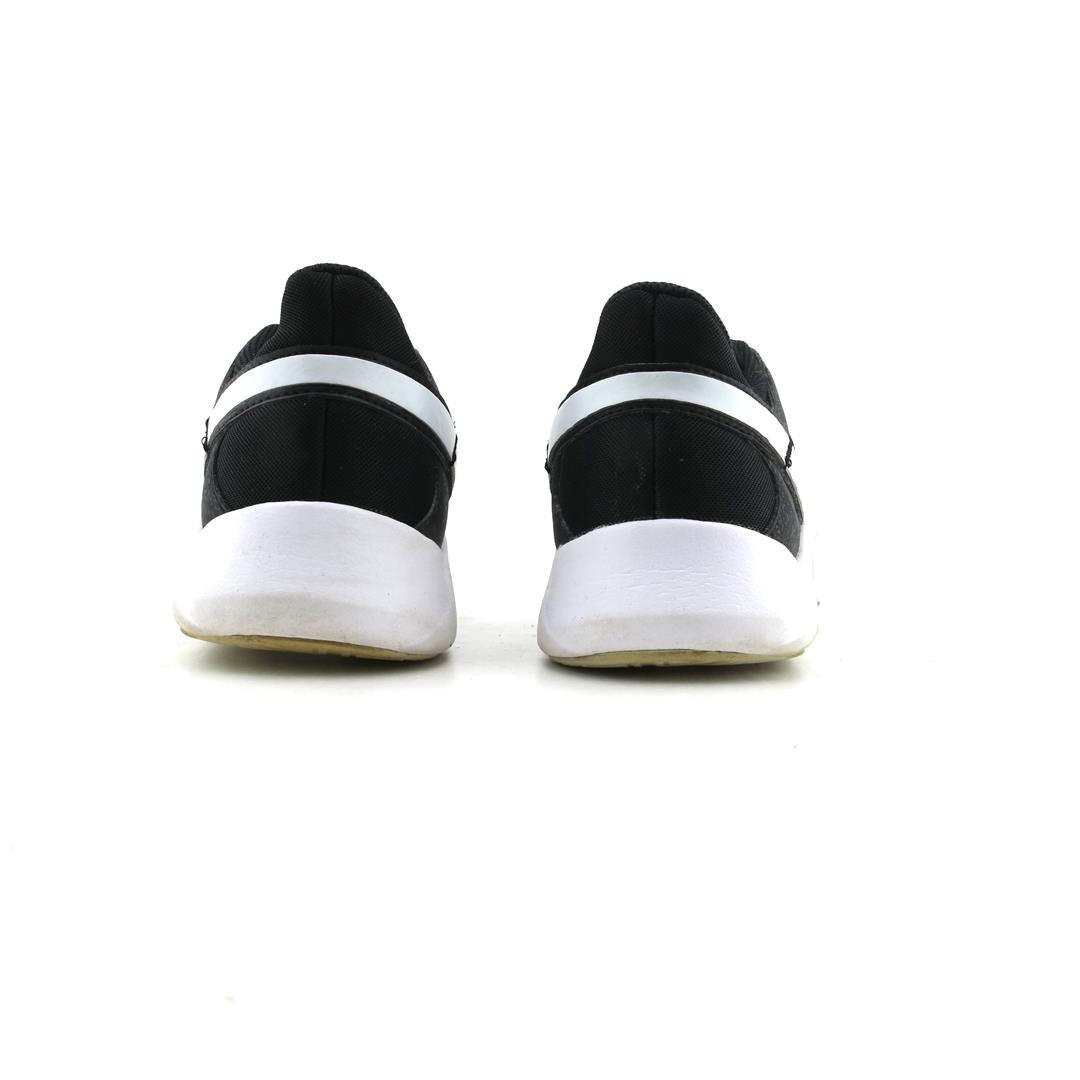 NIKE LEGEND ESSENTIAL 2