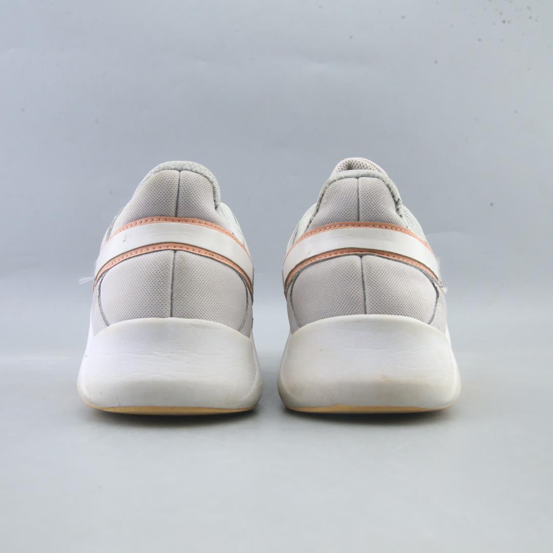 NIKE LEGEND ESSENTIAL 2
