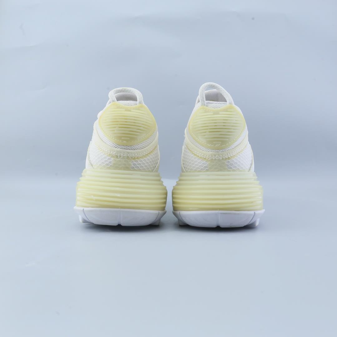 NIKE AIR MAX 2090