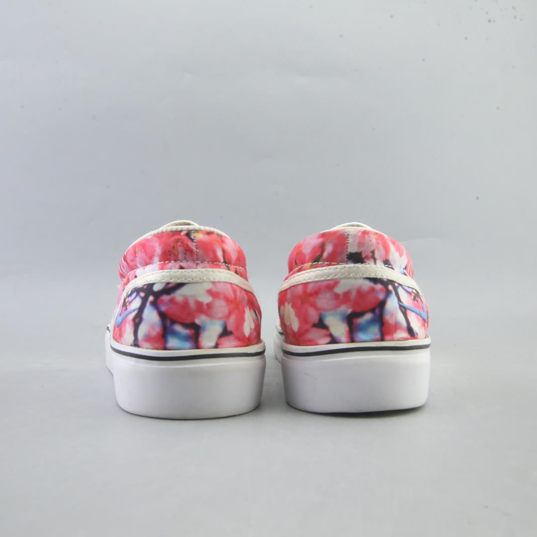 NIKE TOKI