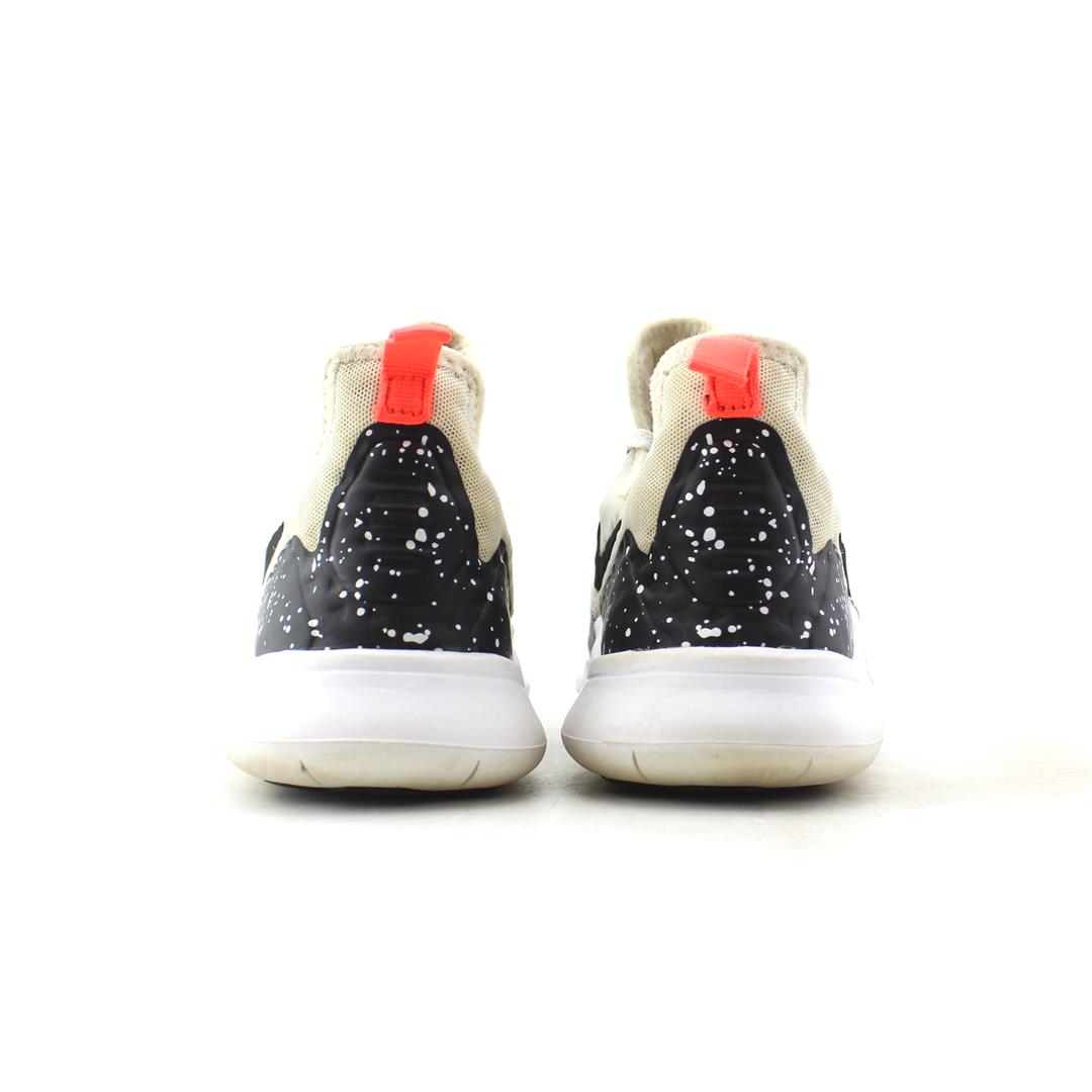 NIKE FREE TR 8