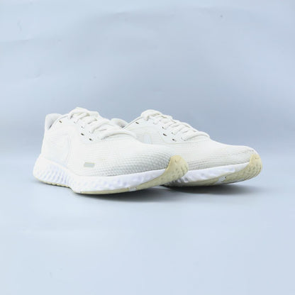 NIKE REVOLUTION 5