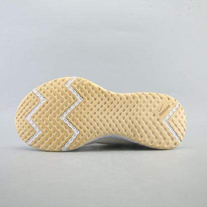 NIKE REVOLUTION 5