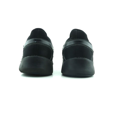 NIKE  LEGEND ESSENTIAL 2