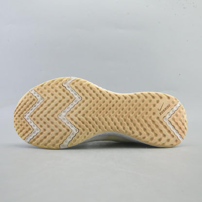 NIKE REVOLUTION 5
