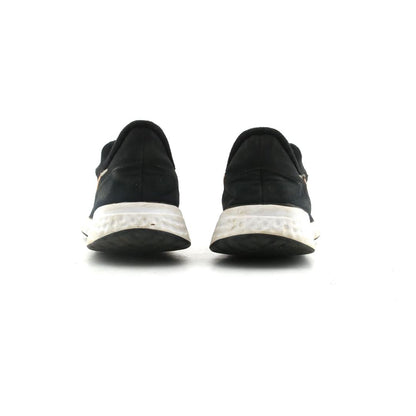NIKE REVOLUTION 5