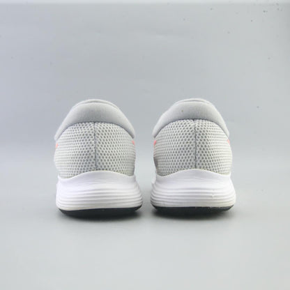 NIKE REVOLUTION 4