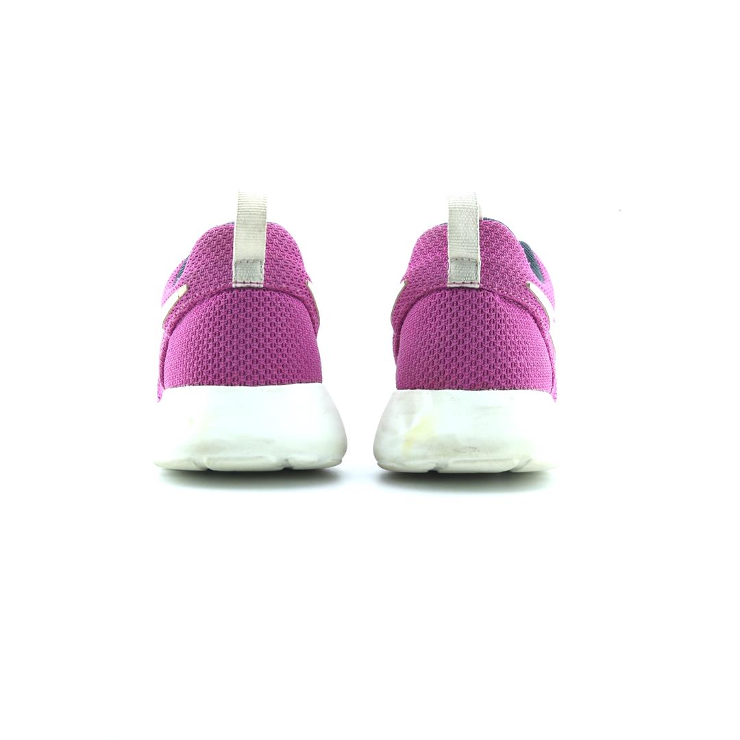 NIKE ROSHE ONE