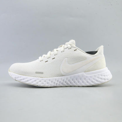 NIKE REVOLUTION 5