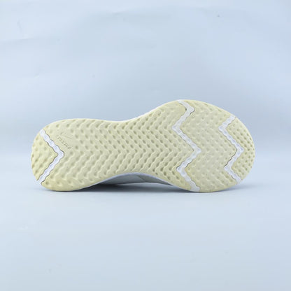NIKE REVOLUTION 5