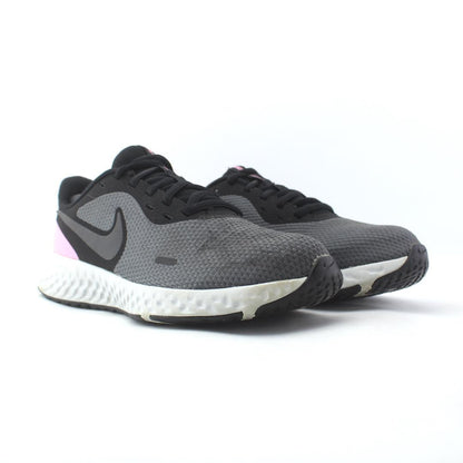 NIKE REVOLUTION 5
