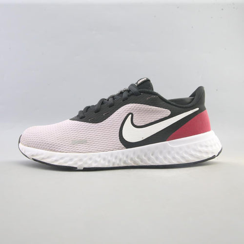 NIKE REVOLUTION 5