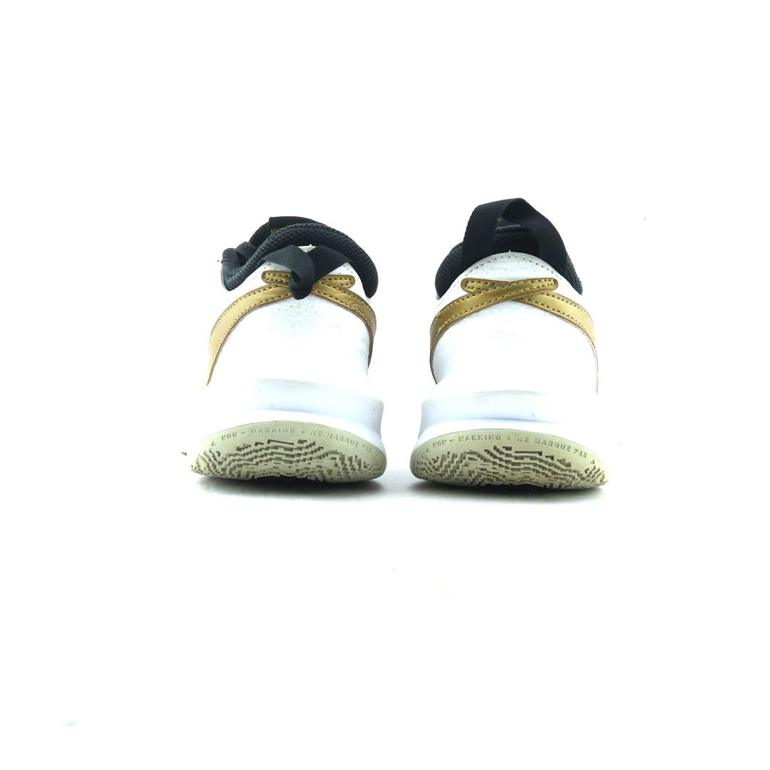 NIKE TEAM HUSTLE D 10