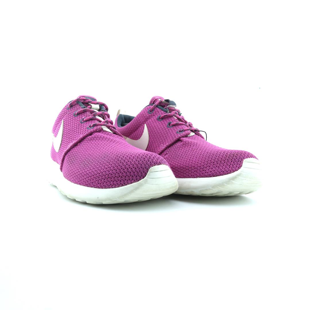 NIKE ROSHE ONE