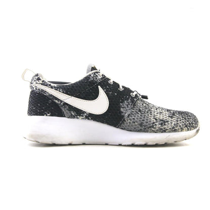 NIKE ROSHE ONE