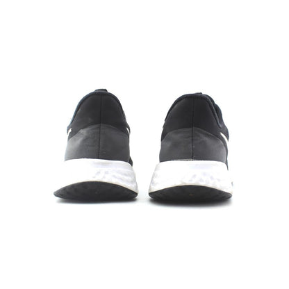 NIKE REVOLUTION 5