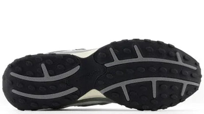 New Balance 204L Silver Metallic Black